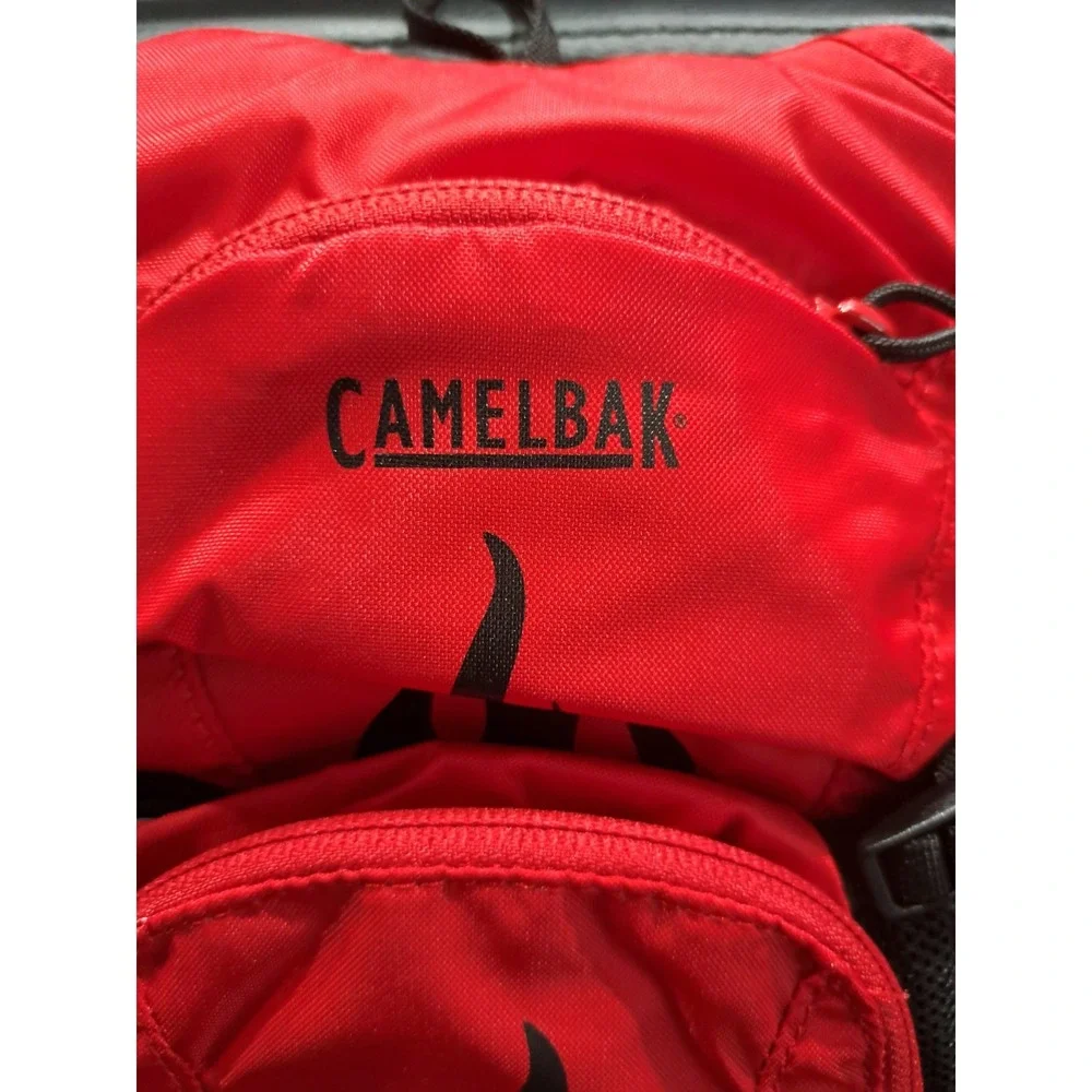 CamelBak Mini M.U.L.E. Kids‎ Hydration Backpack 50 oz (1.5 L) - Red/Flames New